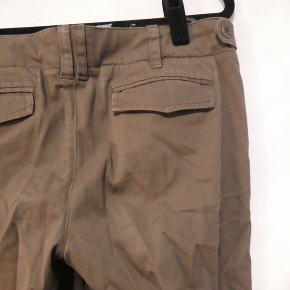 CLUB MONACO | size 6 | Stylish Khaki Mid-Rise Capris - Picture 11 of 14
